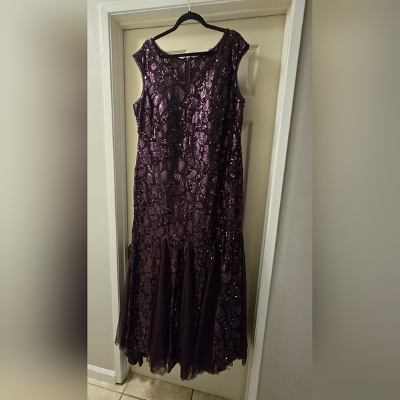 Alex Evenings Plus Size Maxi Dress - Picture 9 of 11